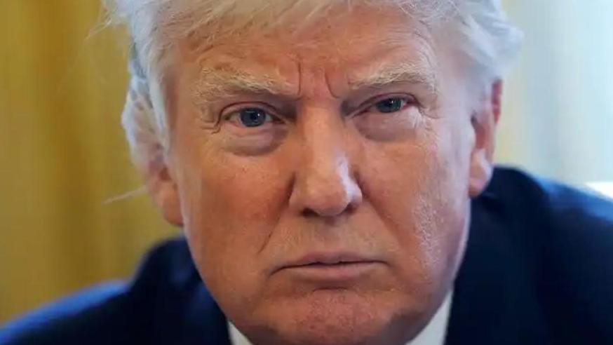 枪声暂歇，白宫低头！
特朗普连夜致电民主党州长求和，撤走明尼苏达联邦特工。两起枪