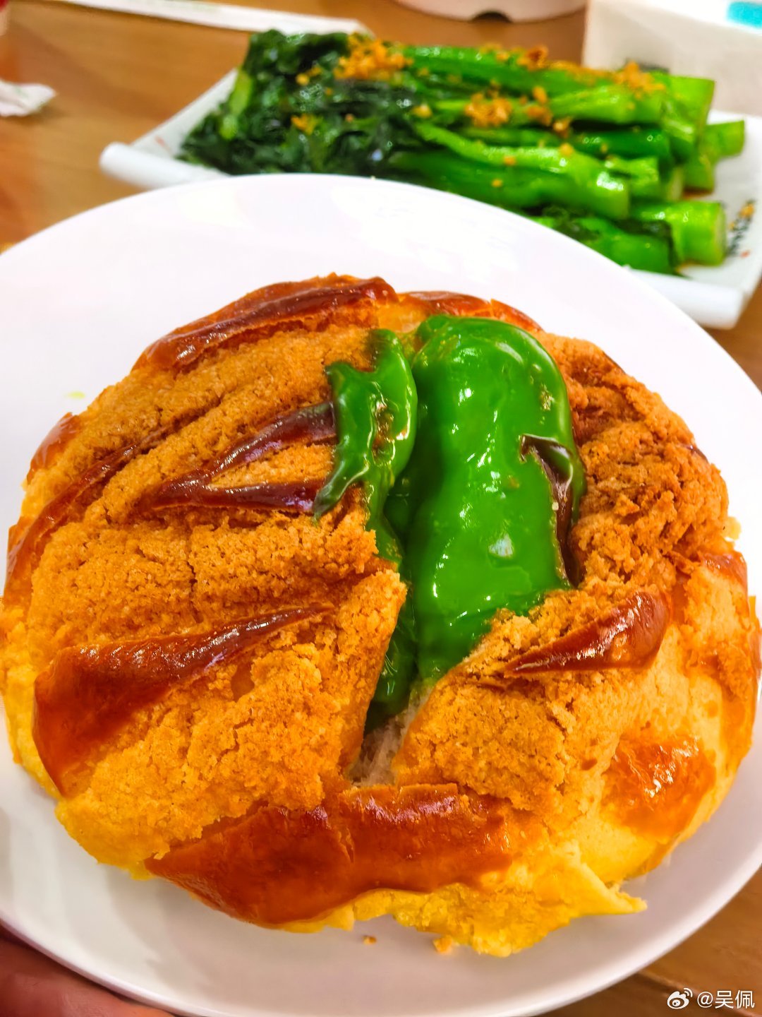 咦…中间这坨绿了吧唧的好吃吗？ 