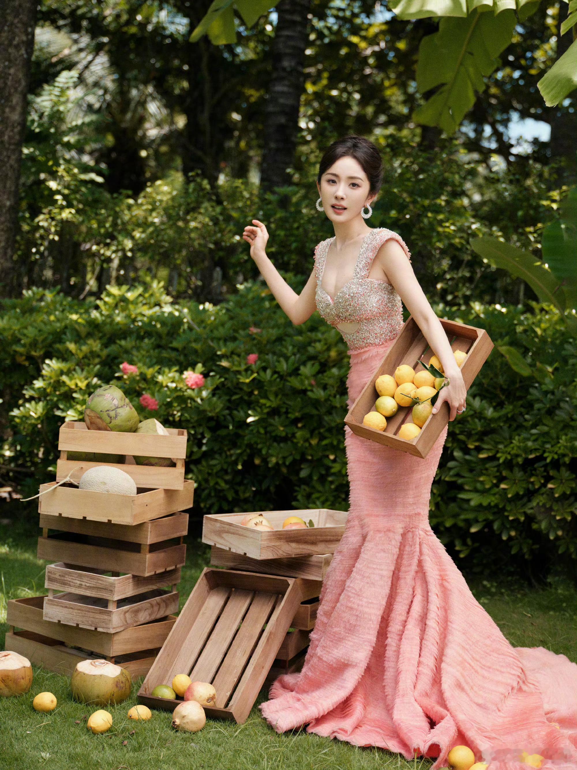 哇哦，今天又见到美女了呢！杨幂这个身材可真好啊！美女果然让人心情愉悦啊！ ​​​