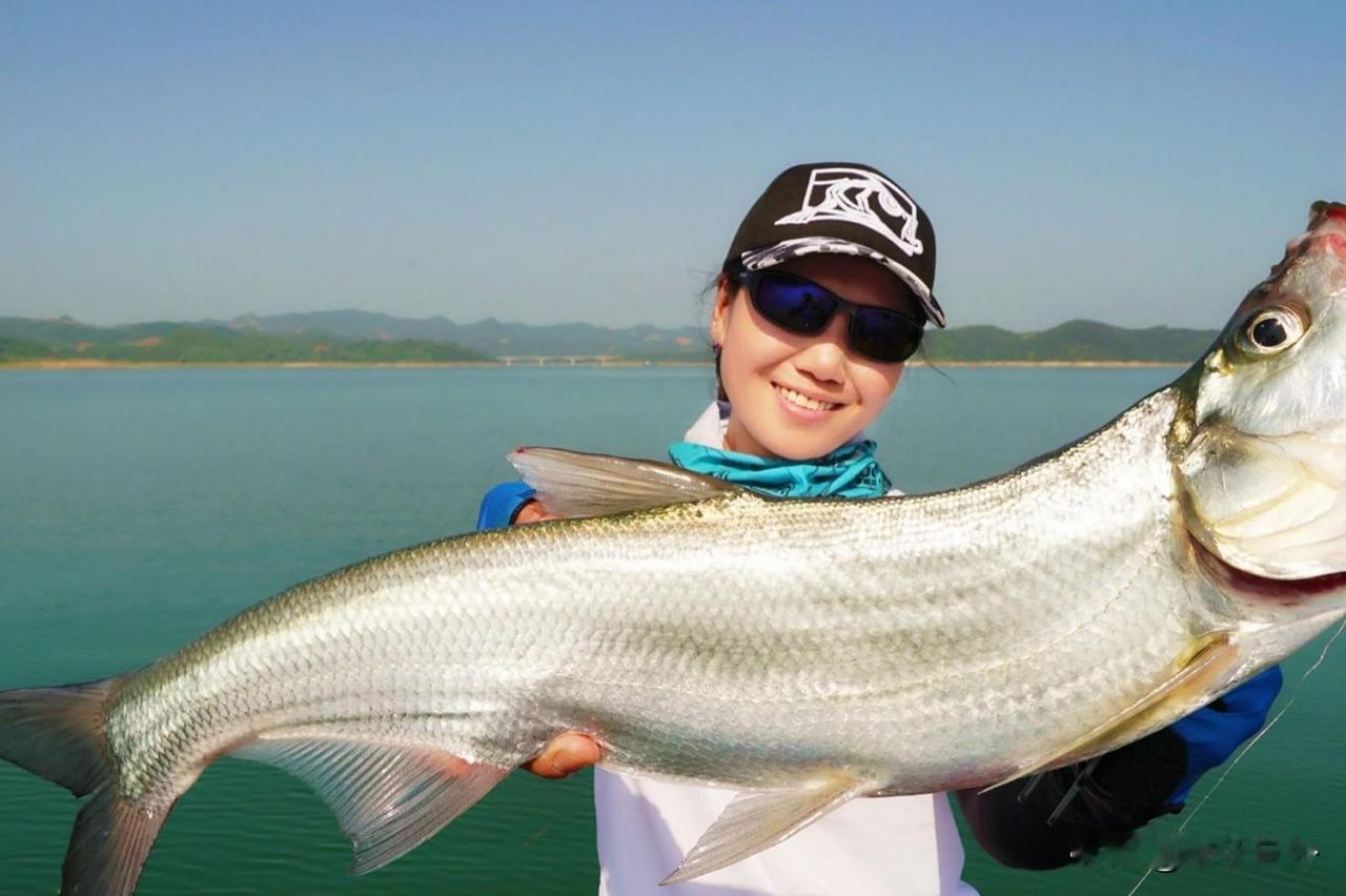 路亚翘嘴装备如何选择?
翘嘴作为伏击型掠食鱼种，装备选择需兼顾远投与操控性能。路