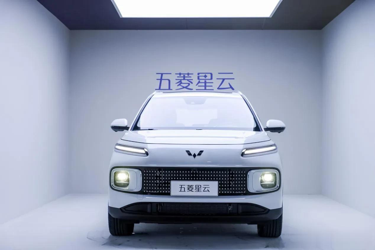 五菱星云静态实拍图曝光，综合品质很香吗？
近期，随着五菱星云品鉴会召开，星云的实