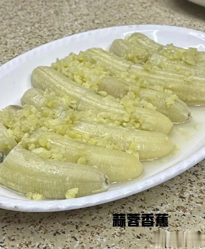 当我上完体育课奔向食堂时，今天的菜还是让我震惊了。该吃哪道好呢？?？建议减肥时观