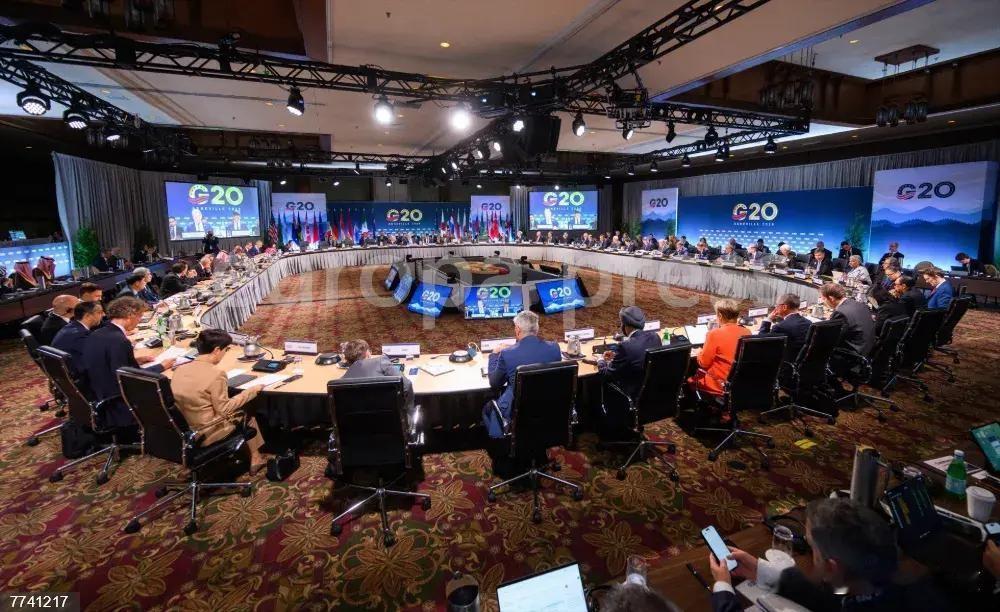 G20财长会议上：中方“一票顶住19国”，不能为了面子而丢失去公允原则！
 
近