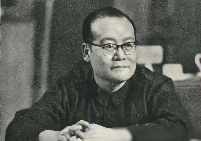 1980年，纪登奎写了一封简短的辞职信，主动向上级请求辞去一切职务。让人意外的是