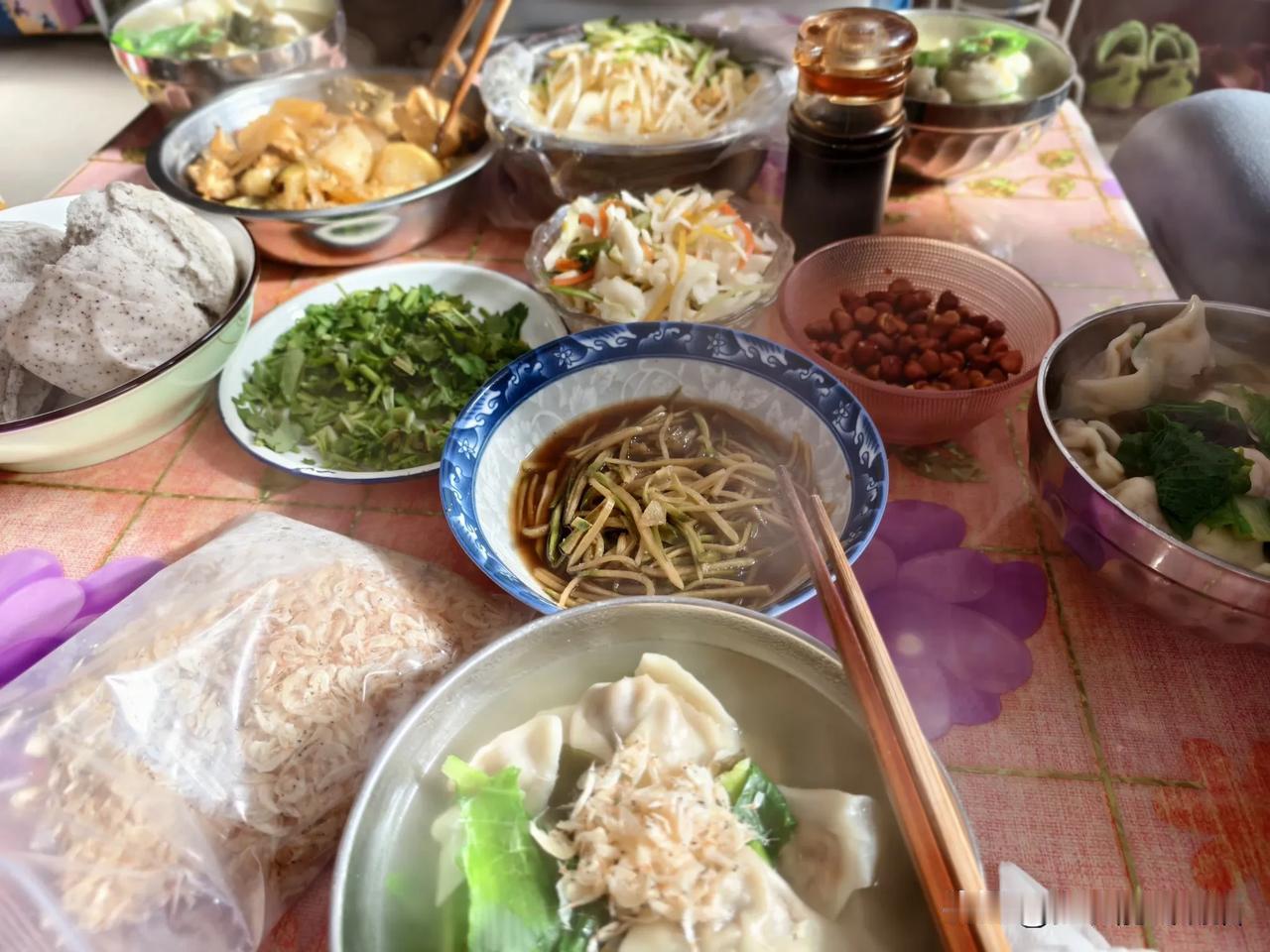 冬日生活打卡季 寒冷的冬天到了，热气腾腾的面食更是冬日必备条件，山西偏关猫妈家开