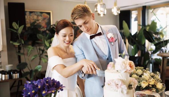 瑞典名将卡尔伯格和德国选手万远结婚了，婚礼好热闹啊，恭喜恭喜！好多队友一起为他们