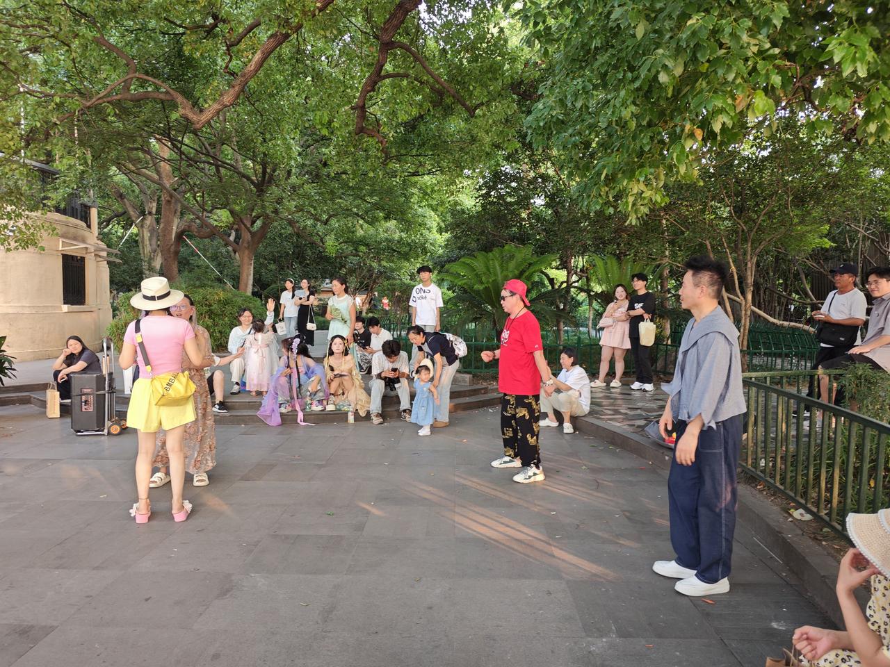 现在的高考更加重视高考生的全面综合能力，不但要看学生的文字表达能力更加重视的是学