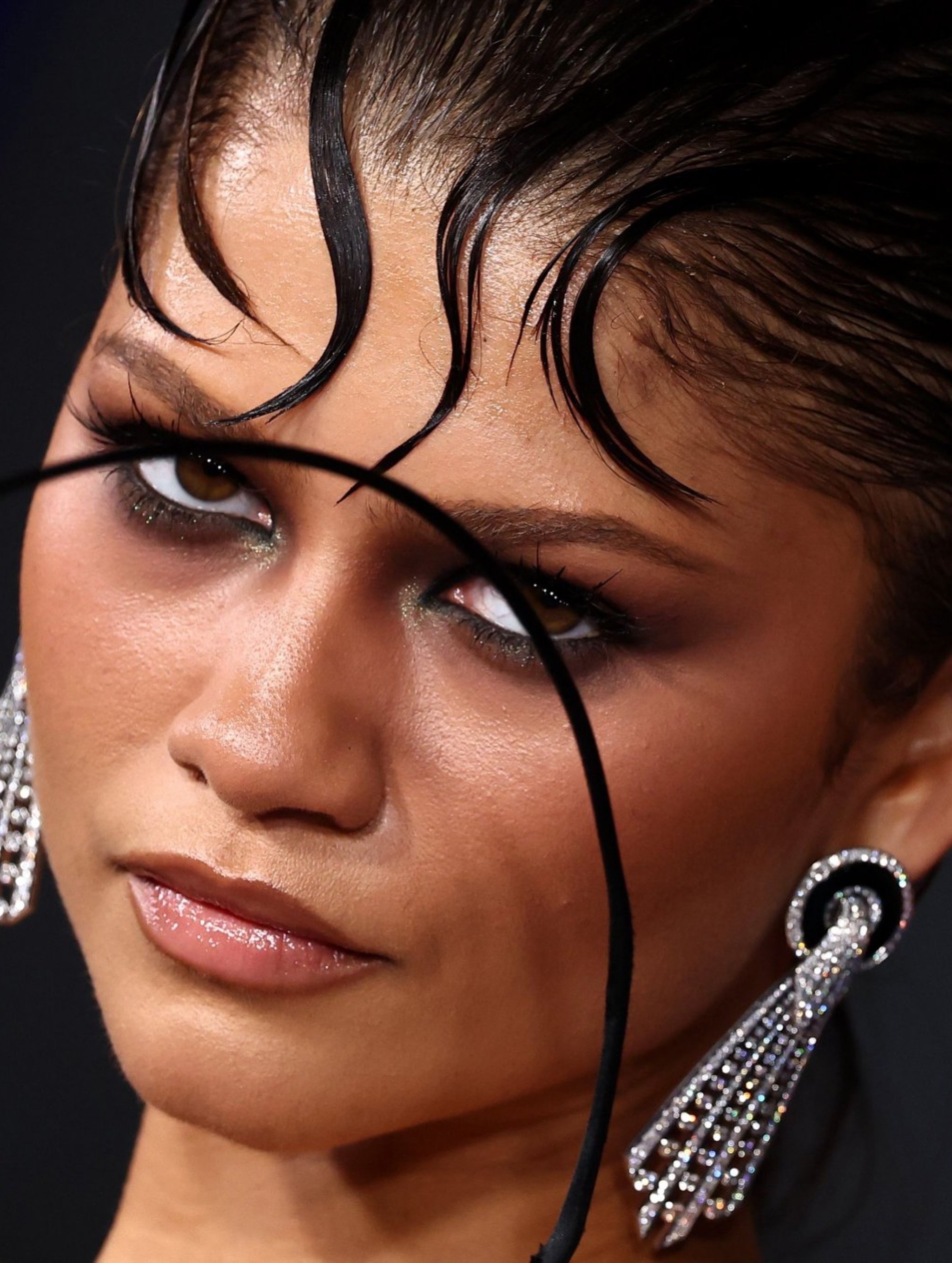 Zendaya 在洛杉矶出席《蜘蛛侠：崭新之日》首映礼，穿了一条Ashi Stu