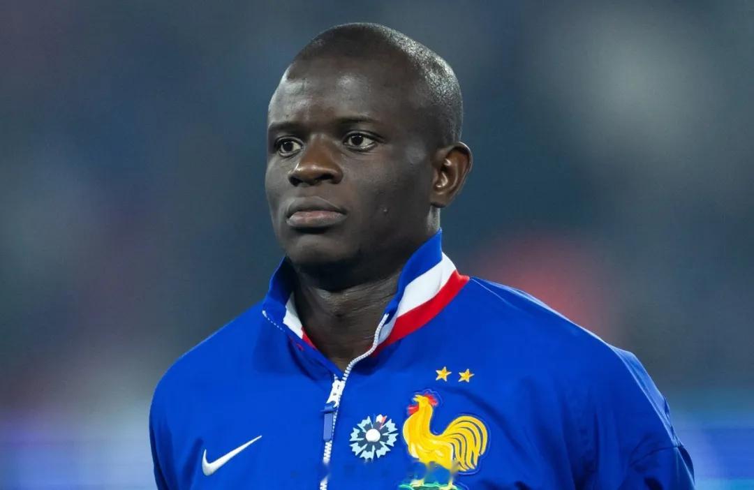 罗马诺消息，坎特和费内巴切本周将继续谈判转会事宜，上周这笔交易并没有进展到最后阶