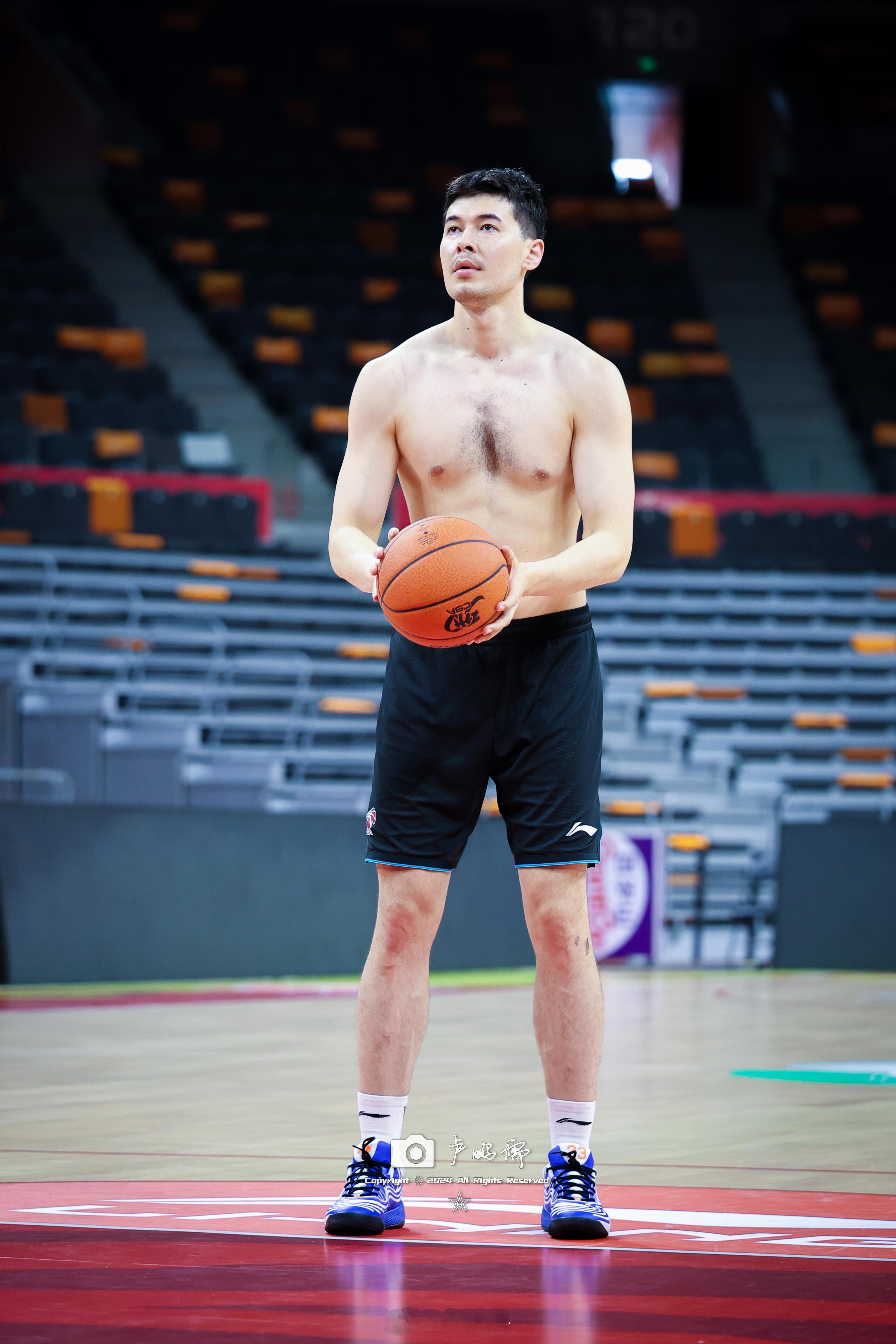 加练的Captain#有篮无界心潮无限##阿不都沙拉木##小卢篮球世界# ​​​