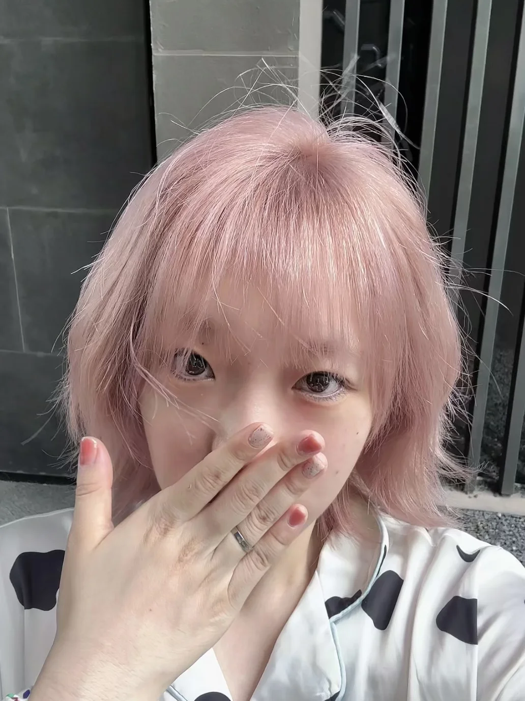 阳光下像一颗水蜜桃🍑素颜都好看