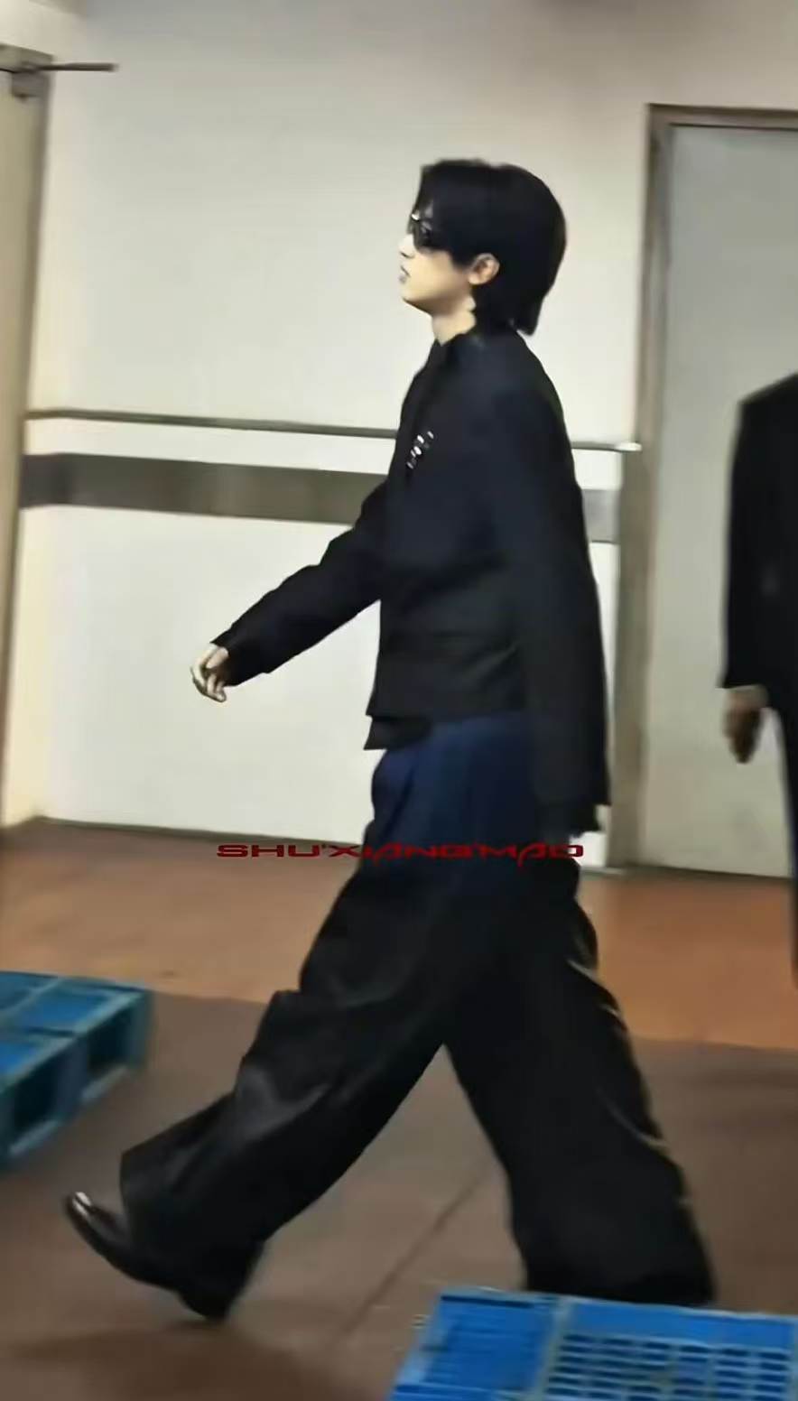 严浩翔覃头造型严浩翔覃头路透 一看到严浩翔整个人都精神了 