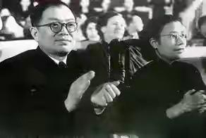 张闻天费尽心机保下乔冠华，乔冠华后来在档案里填了一行字。

这话得从那个动荡的年