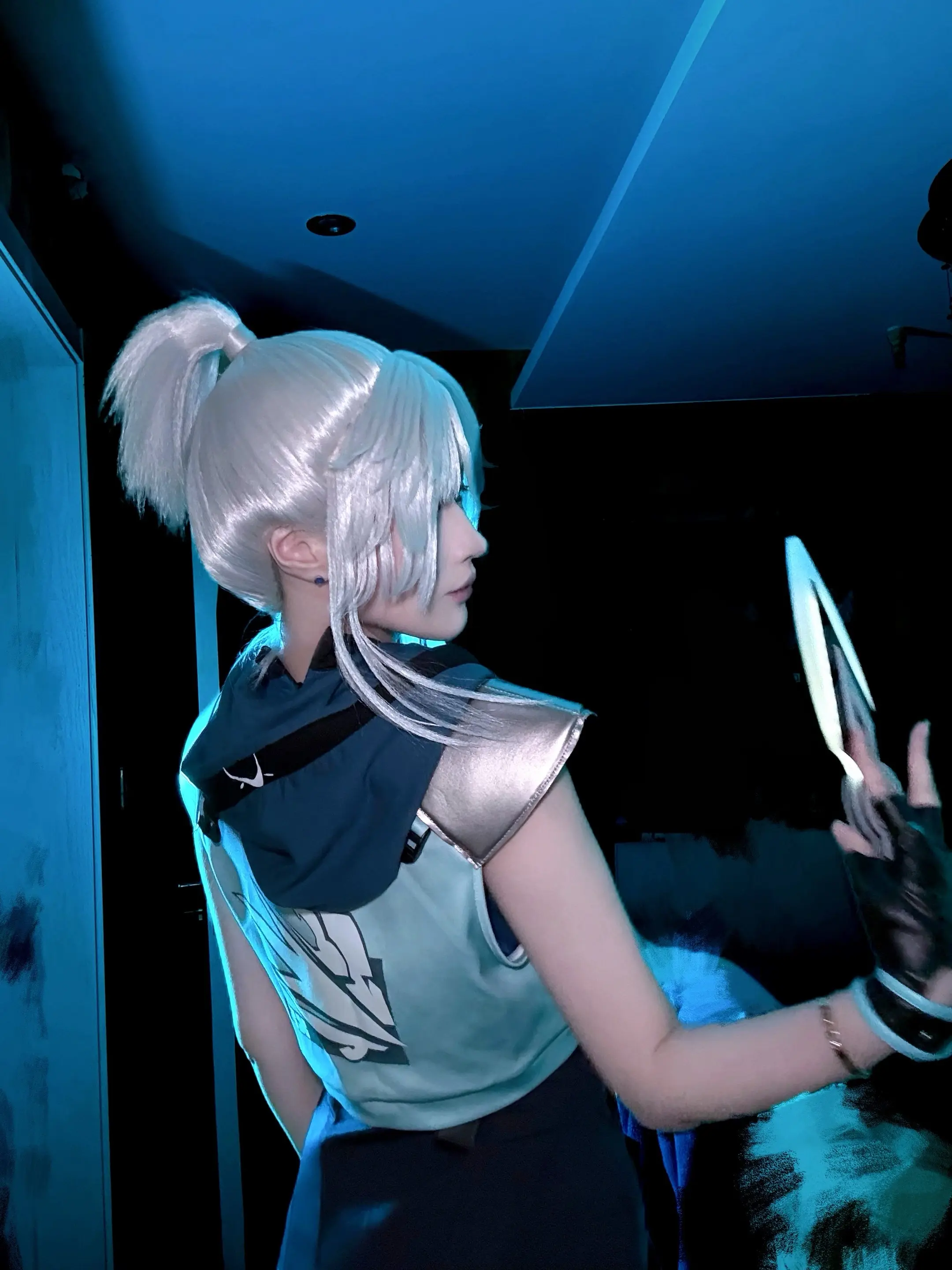 我说你命真好 她甲都没起就给你起长枪 自己残血还给你回满血 我就舍不得