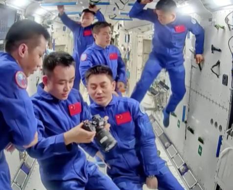 估计现在最让人担心的，就是神舟二十号的航天员，不是因为他们没有成功交接，也不是因