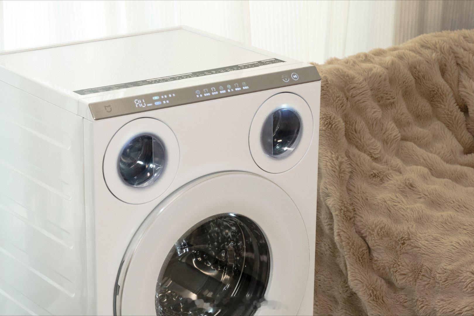 拍了一组米家三区洗衣机Pro「冰晶白」种草图。与之前银色的机身相比，新的冰晶白配