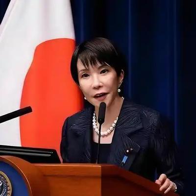 高市早苗这下是彻底傻眼了，48小时内，日本连发4份通报，直接给自家民众扔出一颗“