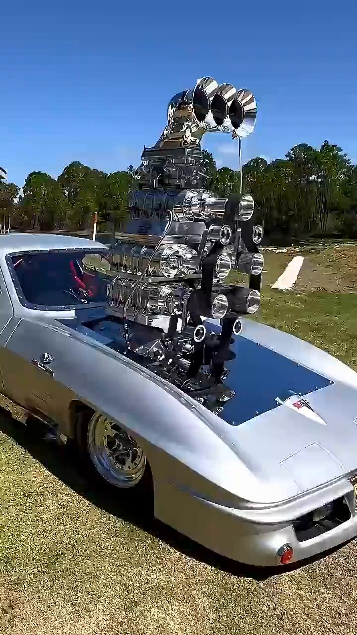 5 Superchargers on a'63 Vette？