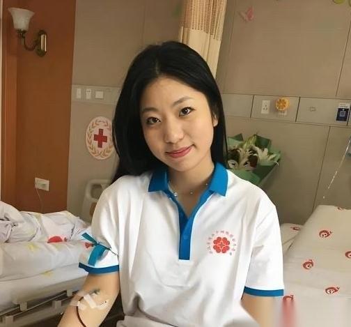 杭州21岁女孩在一家公司实习，突然向老板请假十天，老板怒气冲冲的问：“请这么多天