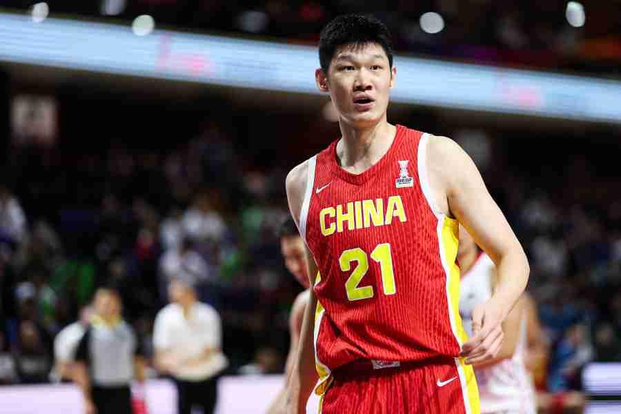 胡金秋：中国男篮沉默的脊梁。
 
胡金秋，球迷给他“中国邓肯”的称呼。球场上，胡