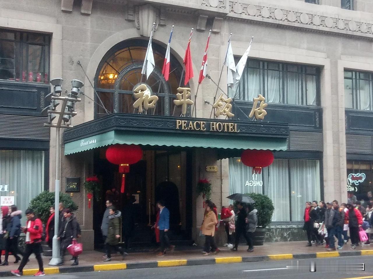 这是2018年春节期间的魔都南京路步行街上的人群。国际化大都市，就是不一样啊！春