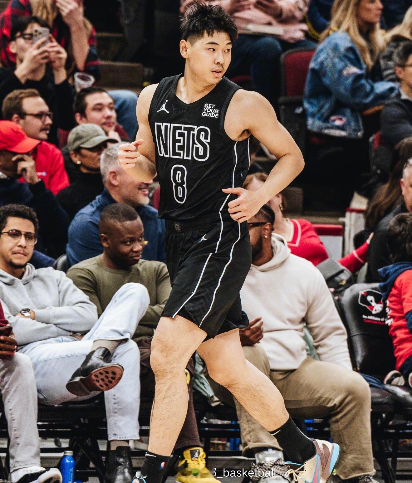崔永熙接受采访回应了自己离开NBA的原因：NBA球队很明确如果我能在受伤后8个月
