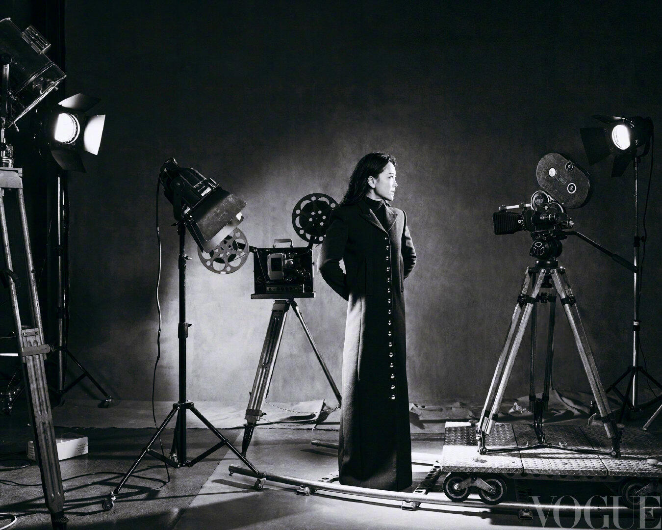 #贾玲好瘦啊#不容小觑的时尚表现力，自带的超强气场适配各种风格，期待玲导闪耀米兰