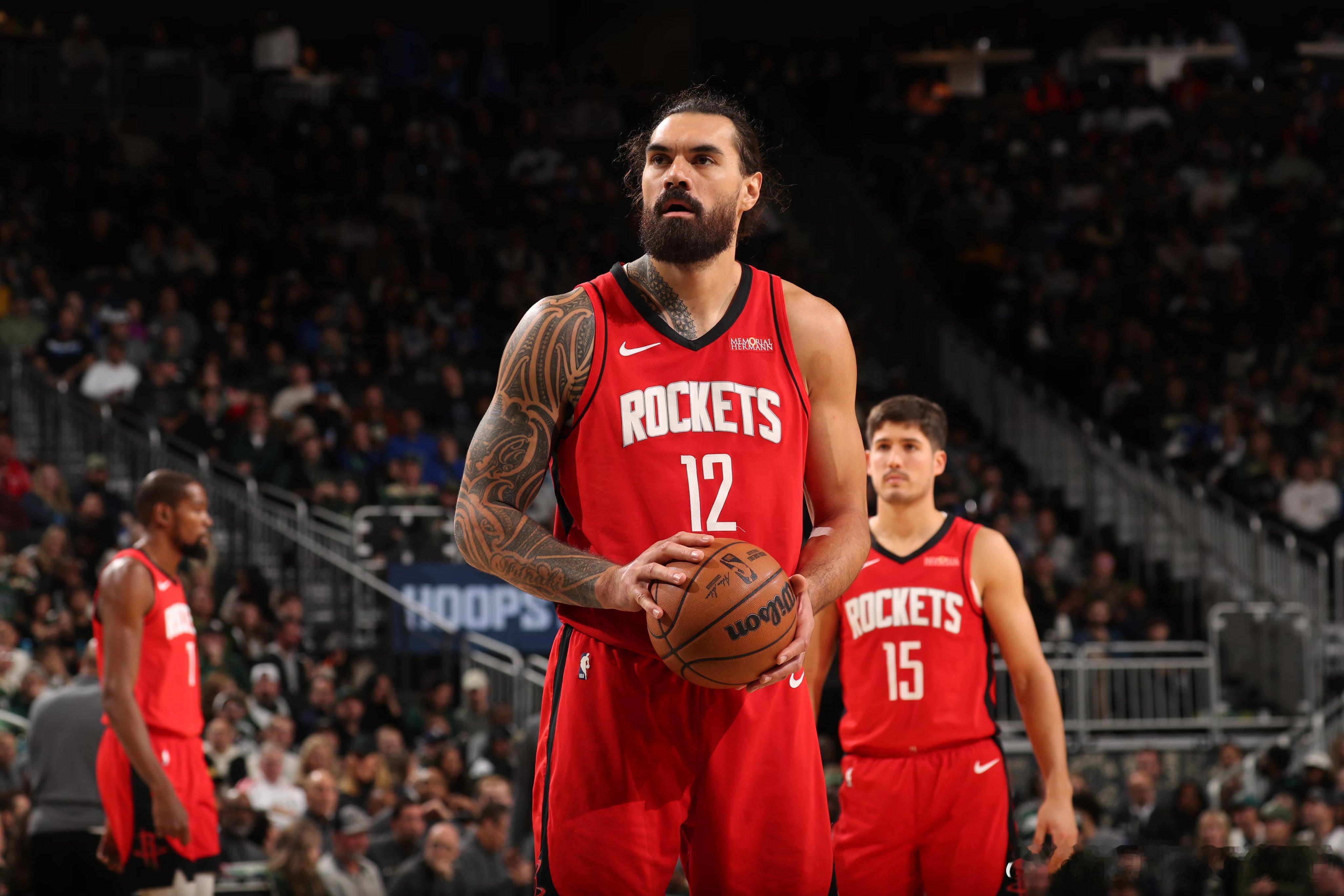 亚当斯三级脚踝扭伤无限期缺阵！亚当斯可能需要3到6个月才能从他的三级脚踝扭伤中恢