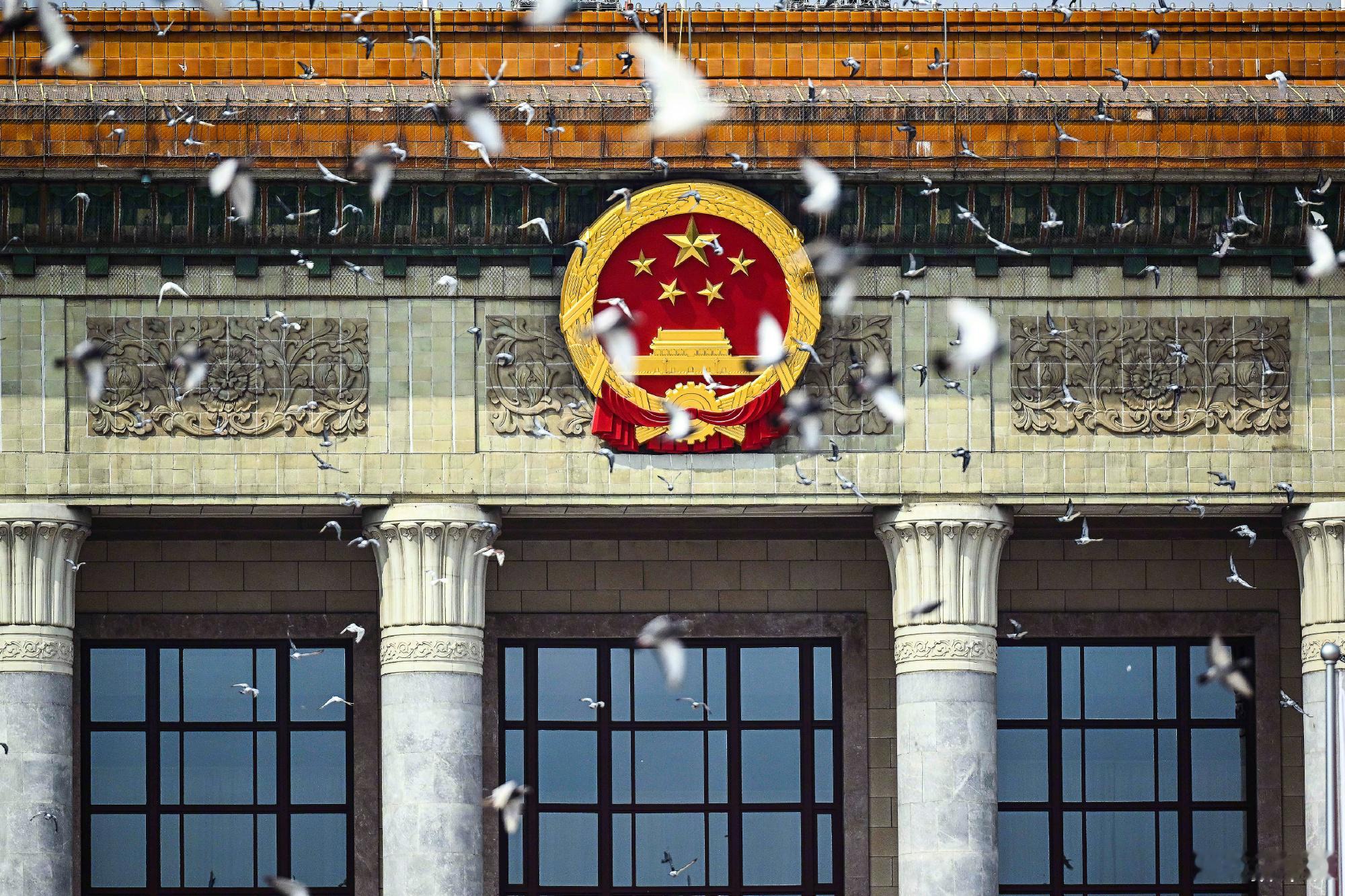 不能买股，啥买股了都不行。法新社今年拍的被新华社碾压了。 ​​​新华社出图 ​​