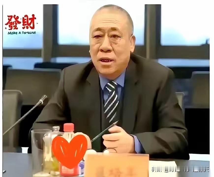 说到河南矿山的老板崔培军，很多人都说看不懂。
别的老板开年会，抽奖送手机。他开年