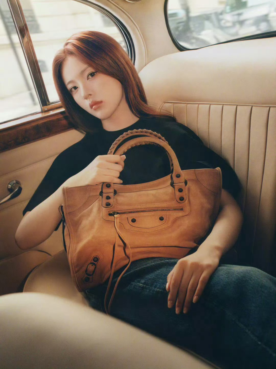 杨超越出镜Balenciaga全新广告大片，收获第五支品牌广告，而且地广也已经上