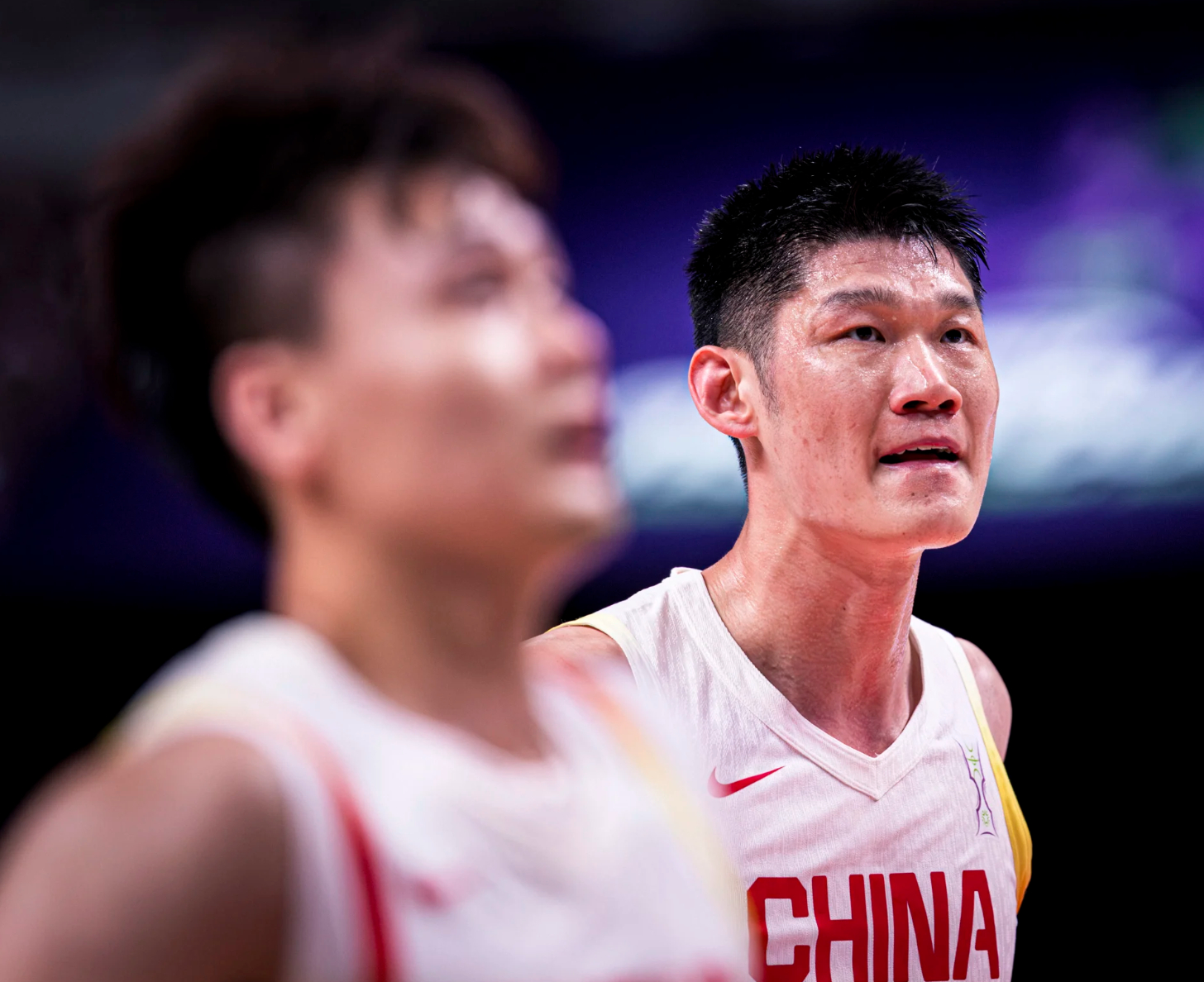中国男篮更换了首发程帅澎+赵睿+朱俊龙+王俊杰+胡金秋冲！中国男篮vs新西兰男篮