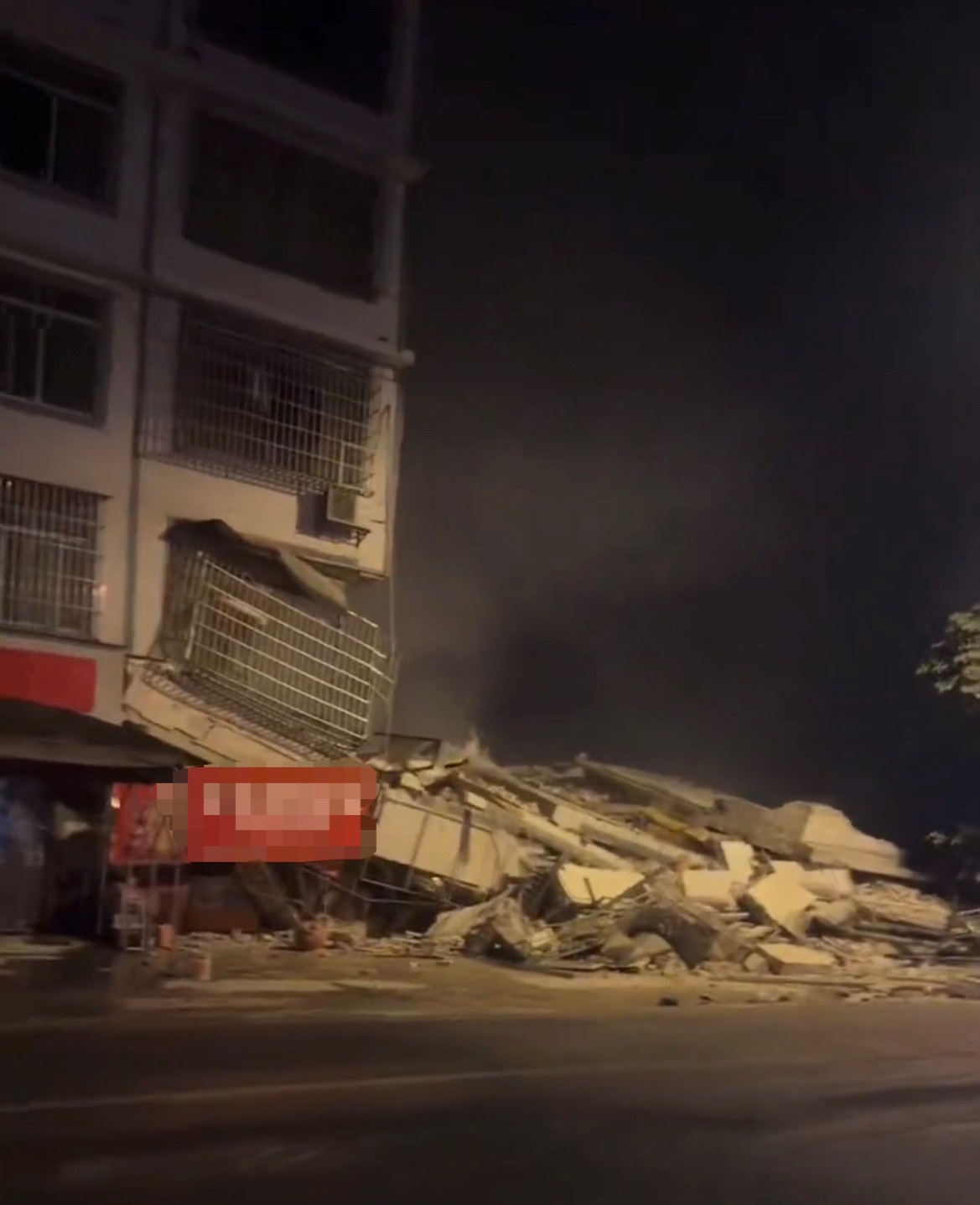 直击柳州地震柳州柳南区地震 广西柳州地震房屋倒塌现场！ 