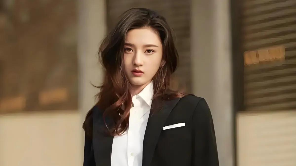 宋祖儿复出之路：选择与挑战并存

宋祖儿，这位备受瞩目的女星，如今终于迎来了影视
