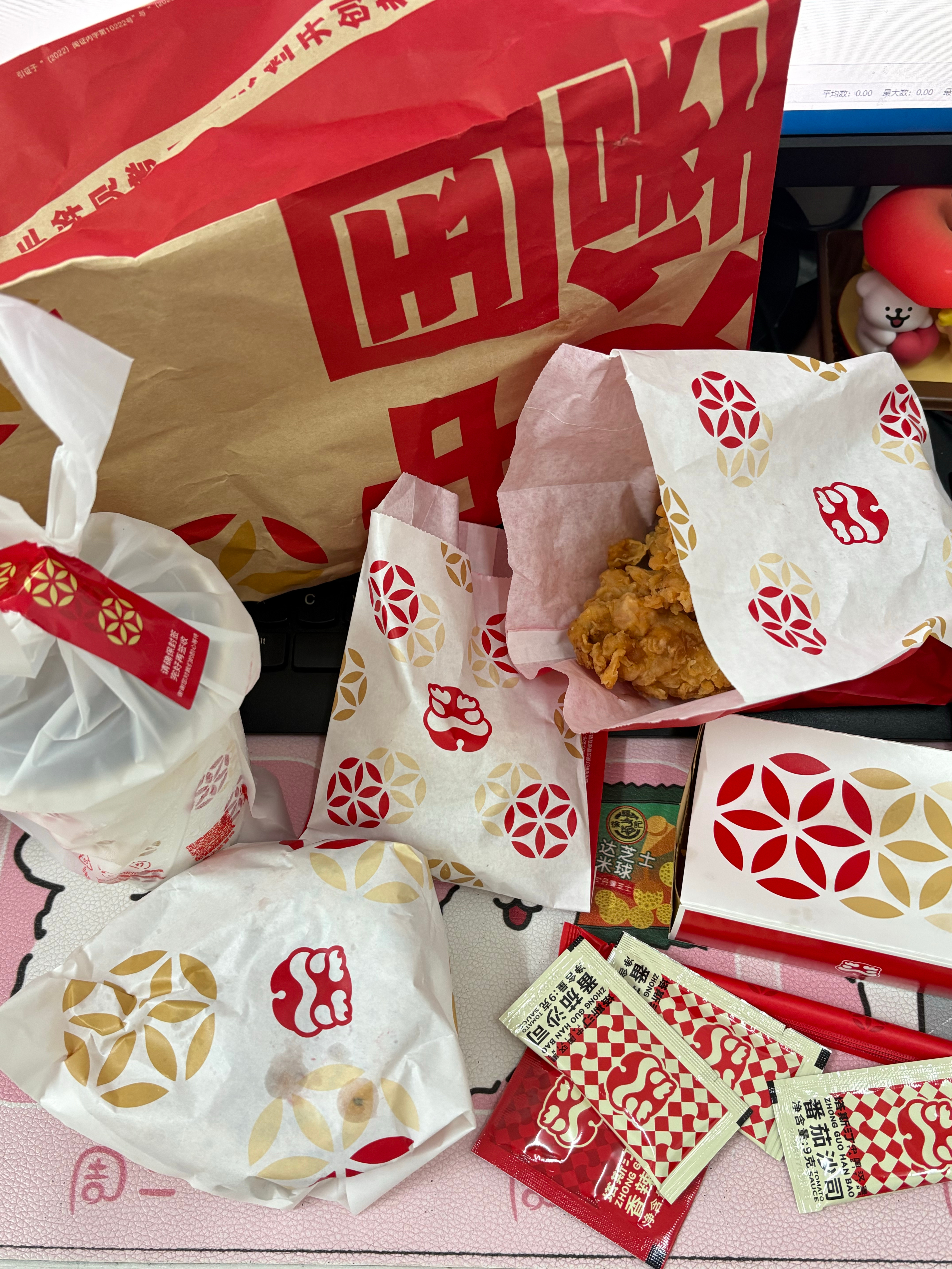 佳佳的疯狂星期四投喂捏