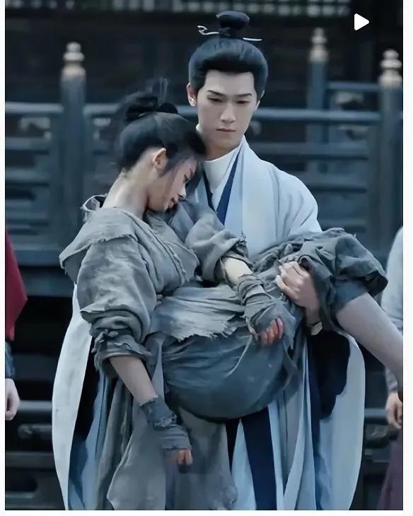 李昀锐要播新剧了，我敢说他这次肯定不愿意炒cp，看看这剧女主就知道了。

《冰湖