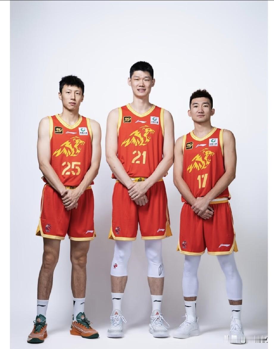 奉劝王博，总决赛G3多给林秉圣和赵岩昊这2名球员一点上场时间！
广厦G2在手握大