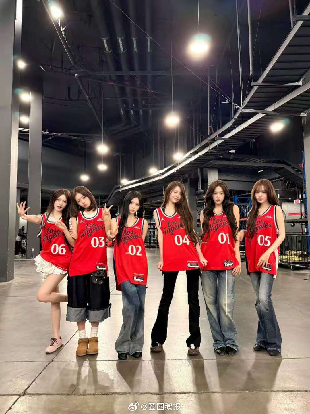 IVE现身NBAIVE现身NBA赛场IVE全员红色篮球服现身NBA赛场，都好漂亮