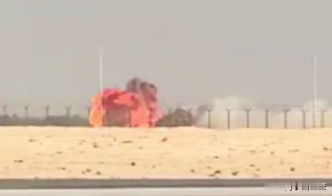 迪拜航展，光辉战机就这么摔了？
一个露脸的大好机会，结果，脸丢大了。
万幸的是，