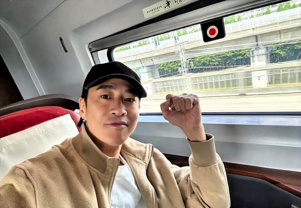 恶评说何润东长得像猴子，他看了一眼：“那拜托，悟空传2找我演好不好。”

不是强