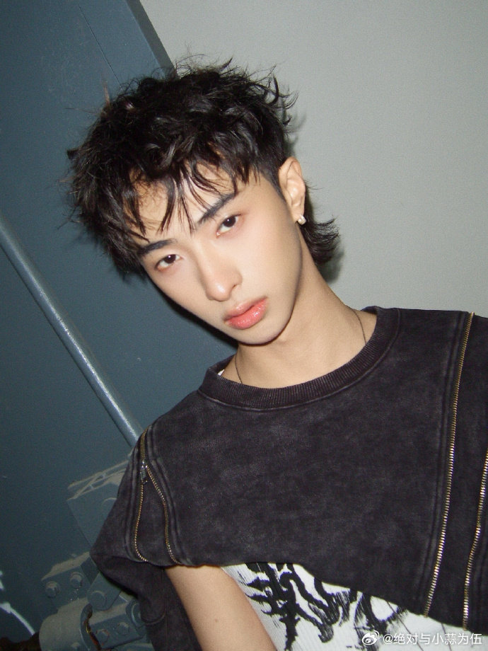 欧阳娜娜恩利在桃花坞合拍了 恩利综艺感也太绝了，亲和力拉满，和娜娜合拍超丝滑，活