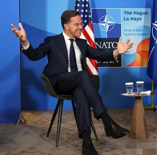 北约秘书长吕特的跪舔境界真是无人能比！当地时间2026年1月21日达沃斯论坛上，