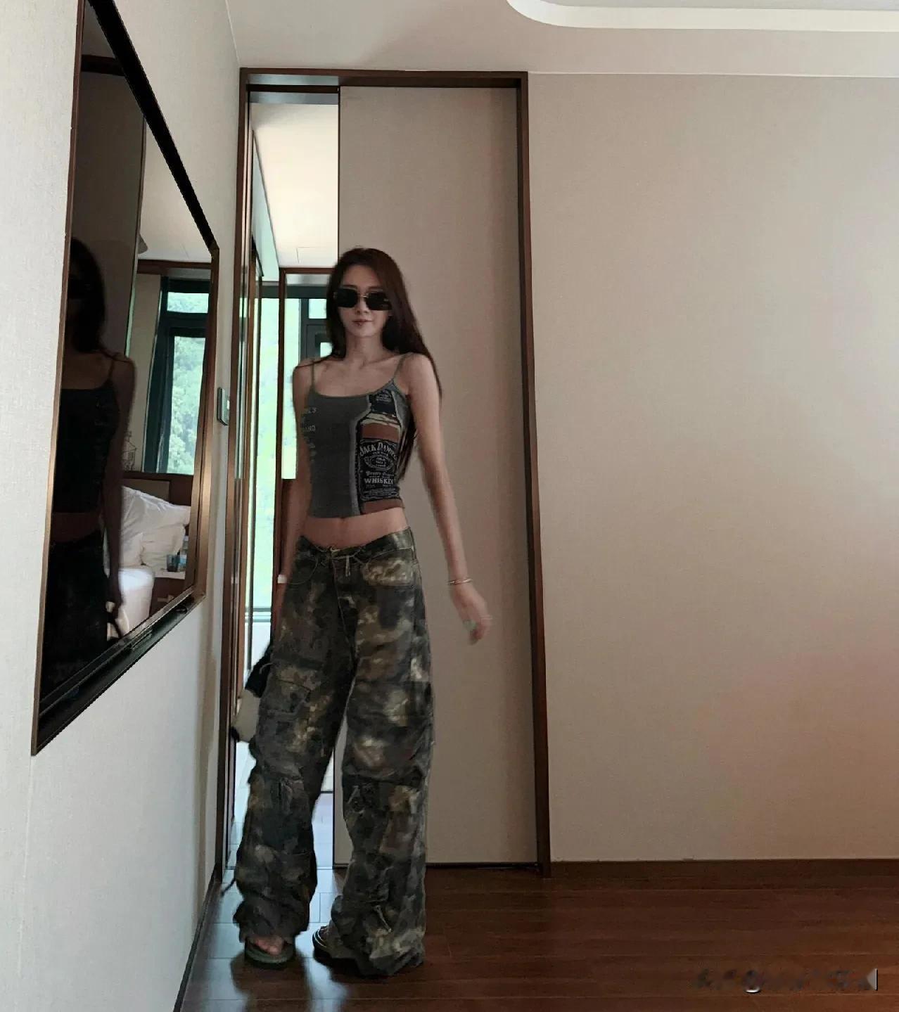 卓仕琳离开小杨哥后，好像真没以前那么受关注了。之前在小杨哥团队里，跟着一起直播，