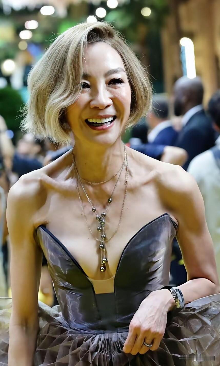 杨紫琼63岁了，保养的是真好！这个年龄的女人现实生活中有几个能美成这样的？

好