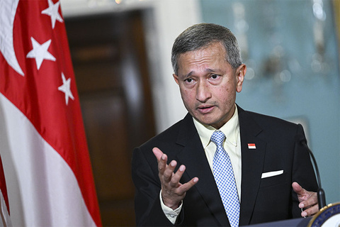 新加坡外长维文近期直言：“我们不会在中美之间选边站”。他明确拒绝了站队压力，强调