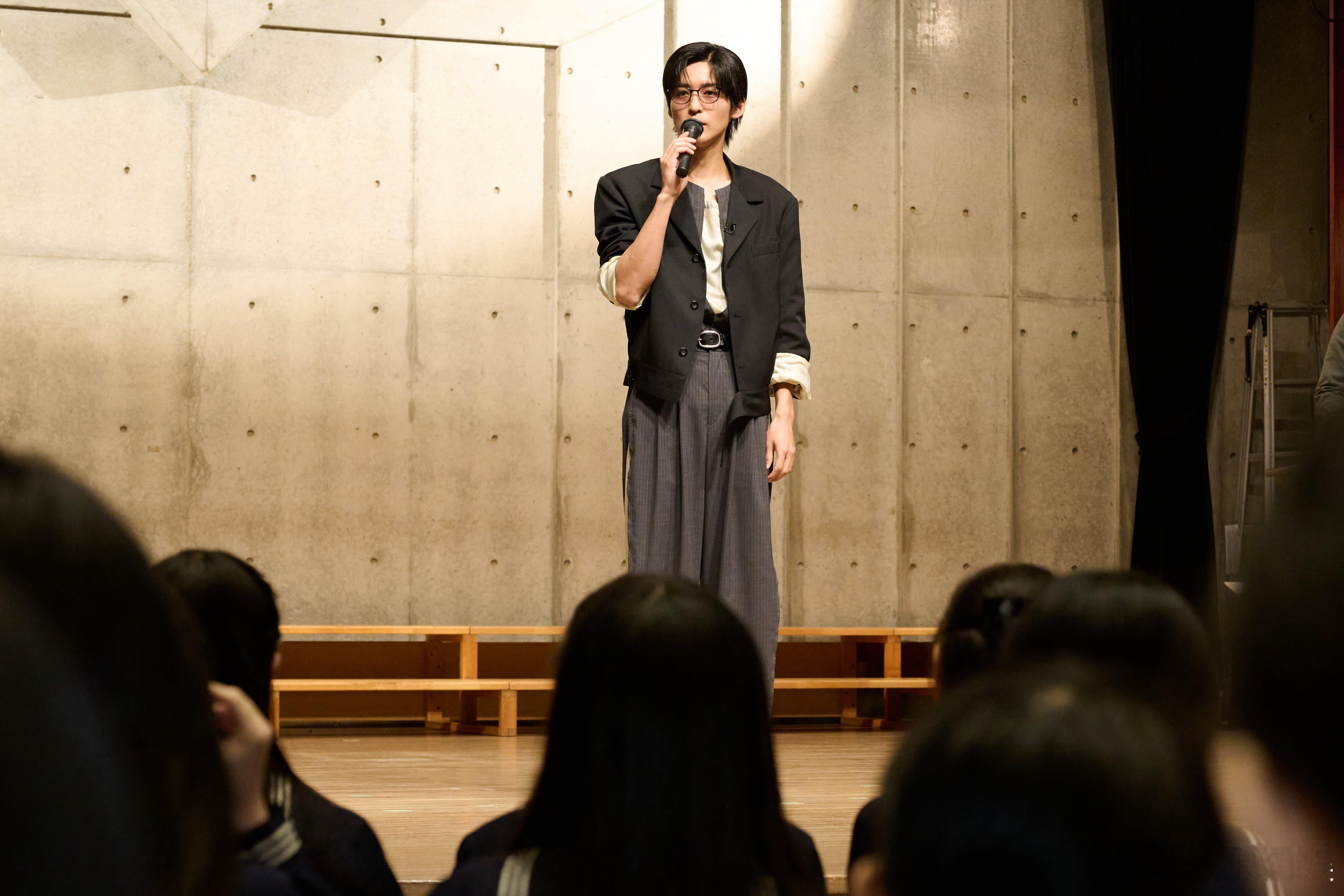 目黑莲（Snow Man）惊喜到访女子圣学院中学校高等学校，参加了“中学·高中校