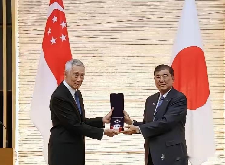 不知道大家有没有一种感觉

每次中日有摩擦的时候，有个国家却异常的安静，这个国家