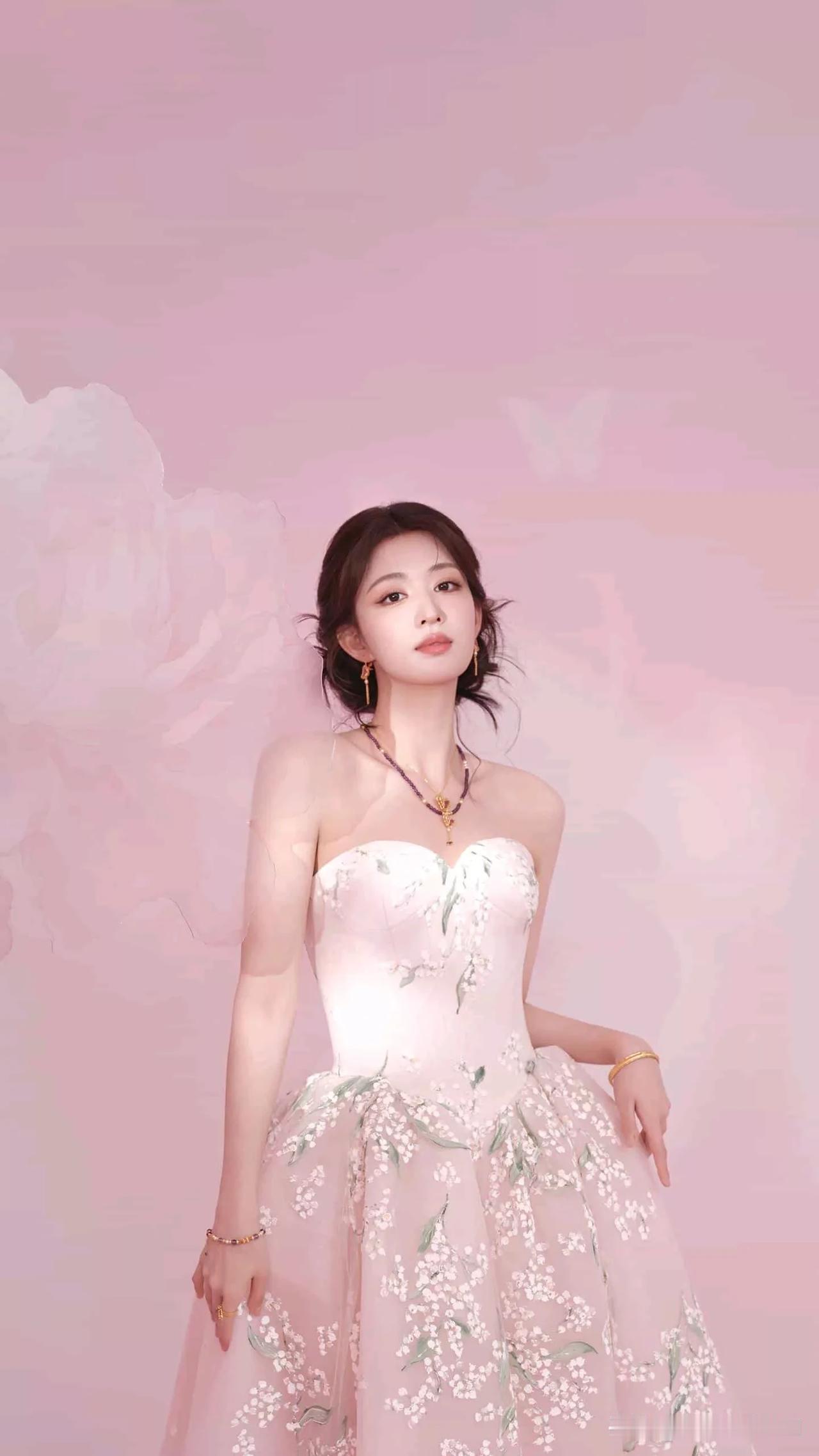 争议与热度并行，王楚然的”三把火”烧出了怎样的逆袭之路。
