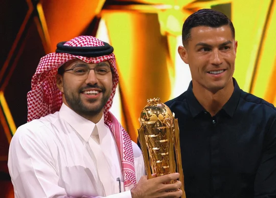 C罗回到利雅得出席电竞世界杯颁奖