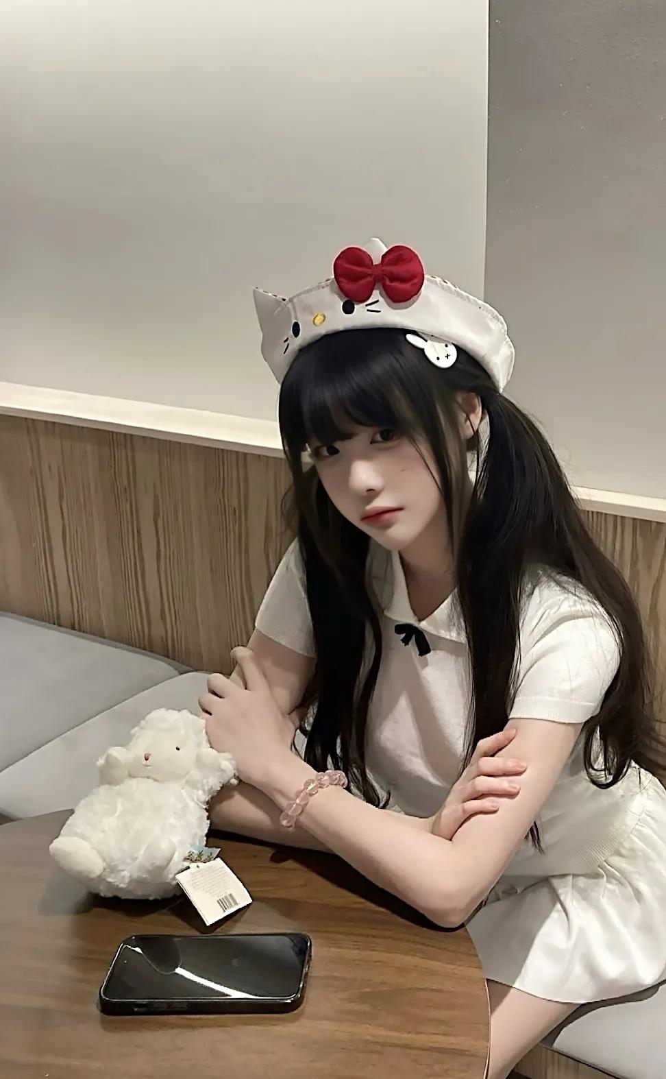 还能怎么办呢？
已经开始对王者失去兴趣了，可能玩太多了，没有新鲜感了。
可能长大